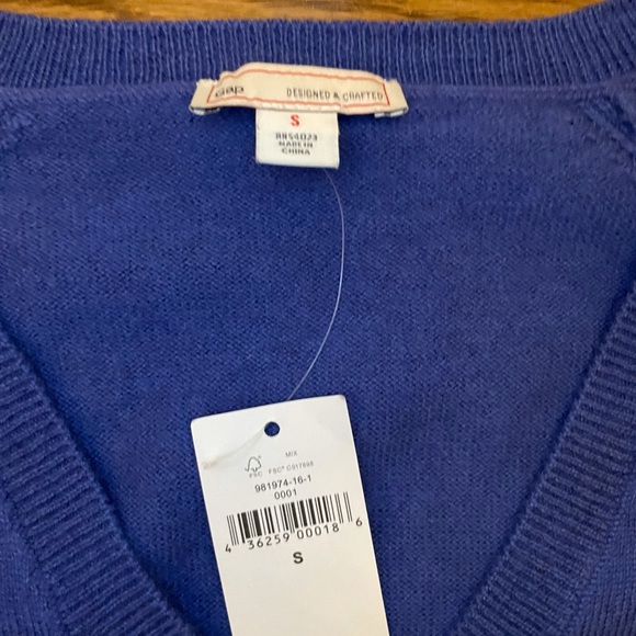 Blue Gap Sweater Brand New with Tags, Size Small - Picture 3 of 6